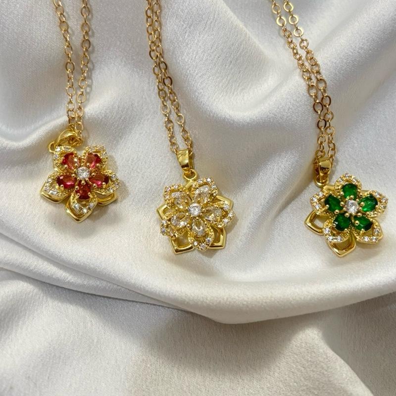 Flower spinning necklace